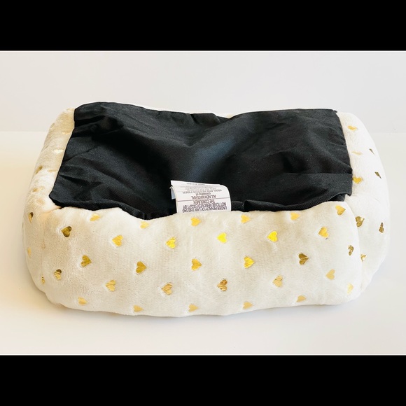 Cuddler Pet Bed w/ Metallic Gold ￼Hearts 14in x 20in Super Soft - Picture 5 of 6